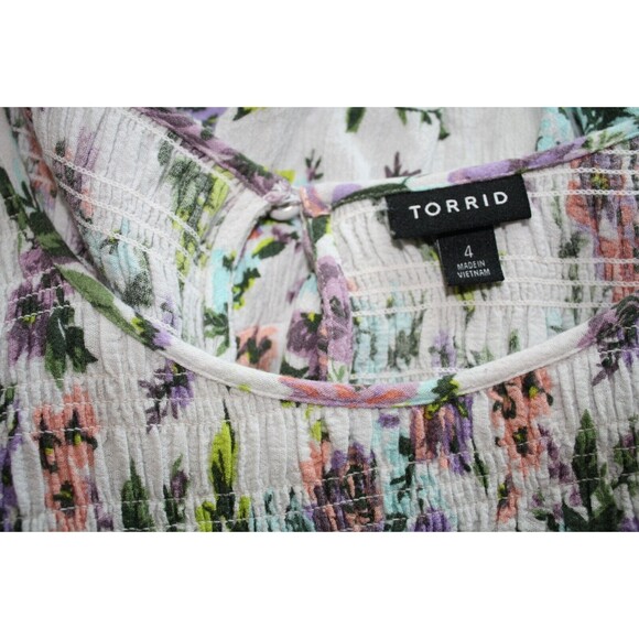 Torrid Smocked Bodice Top with tiered Bottom Ivory Floral Sz 4 - Picture 6 of 6
